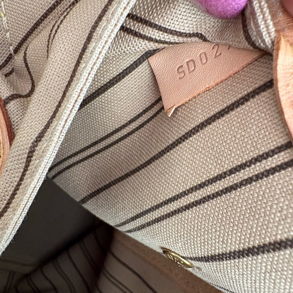 Louis Vuitton Monogram Neverfull MM - Picture 8 of 16